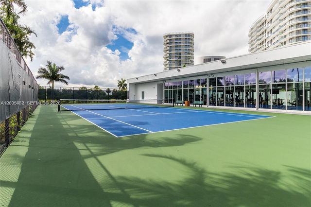 14951 Royal Oaks Ln 708, North Miami, FL 33181