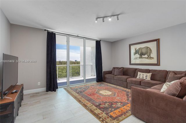 14951 Royal Oaks Ln 708, North Miami, FL 33181