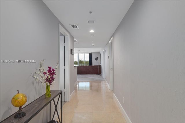 14951 Royal Oaks Ln 708, North Miami, FL 33181
