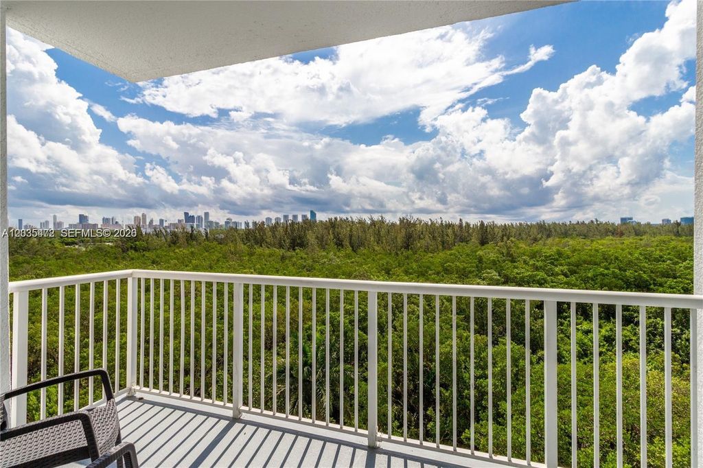 14951 Royal Oaks Ln 708, North Miami, FL 33181