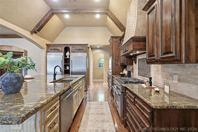 8001 S Galveston Court, Tulsa, OK 74132
