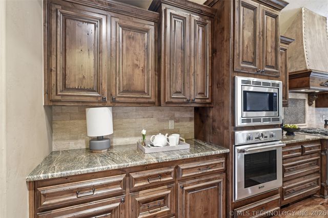 8001 S Galveston Court, Tulsa, OK 74132