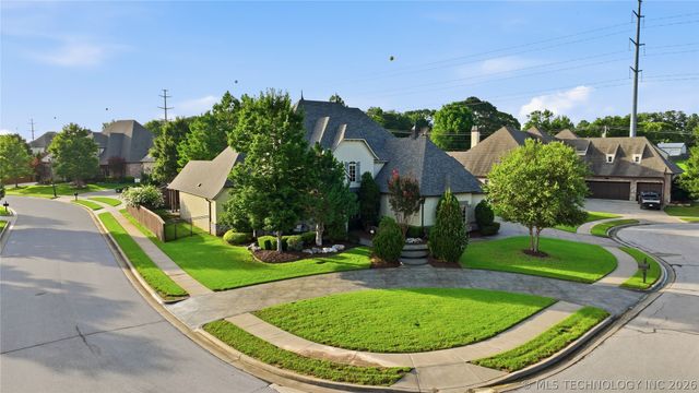 8001 S Galveston Court, Tulsa, OK 74132