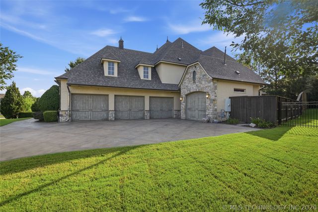 8001 S Galveston Court, Tulsa, OK 74132