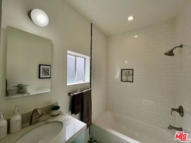 652 N Dillon Street, Los Angeles, CA 90026