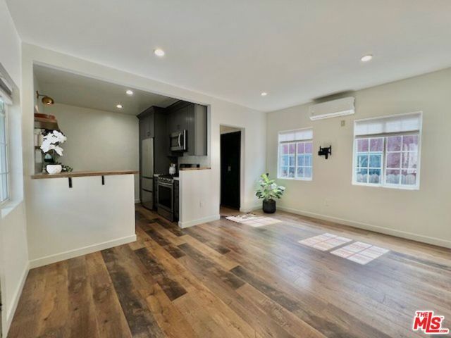 652 N Dillon Street, Los Angeles, CA 90026