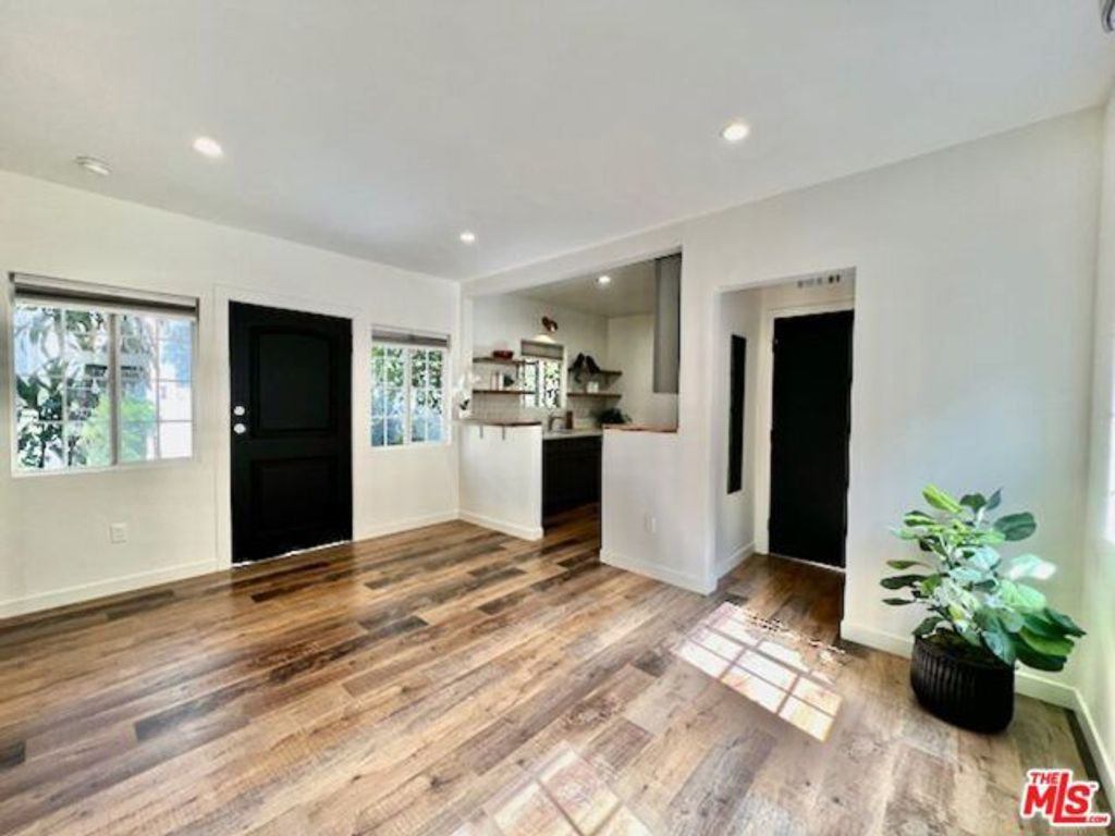 652 N Dillon Street, Los Angeles, CA 90026
