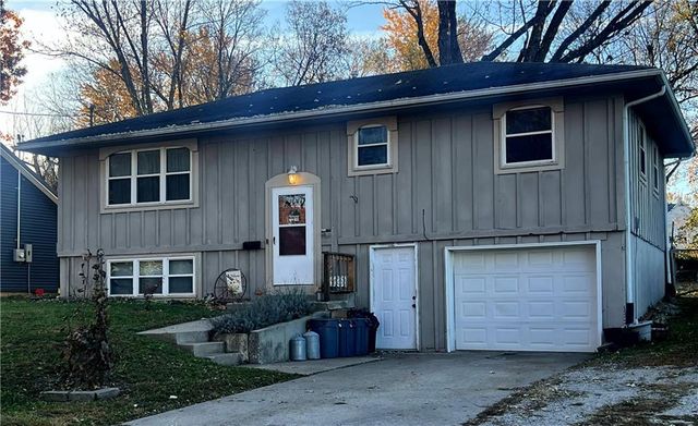 415 E Buchanan Street, Richmond, MO 64085