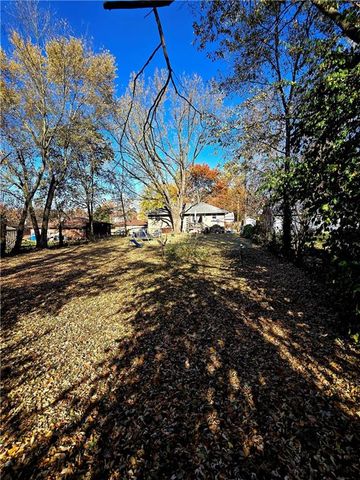 415 E Buchanan Street, Richmond, MO 64085