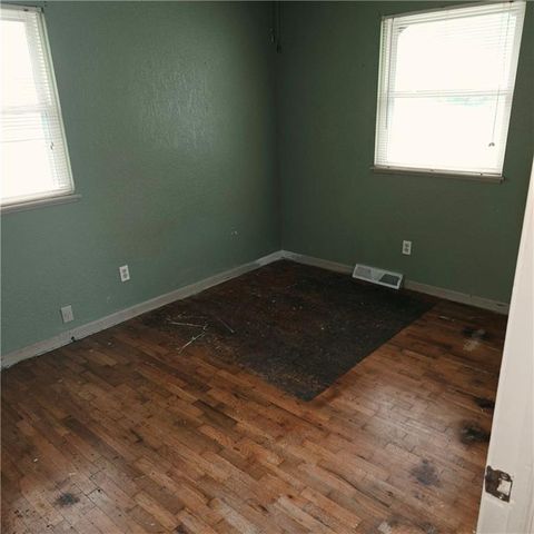 415 E Buchanan Street, Richmond, MO 64085