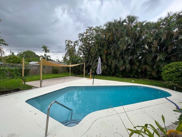 14825 Garden Dr, Miami, FL 33168