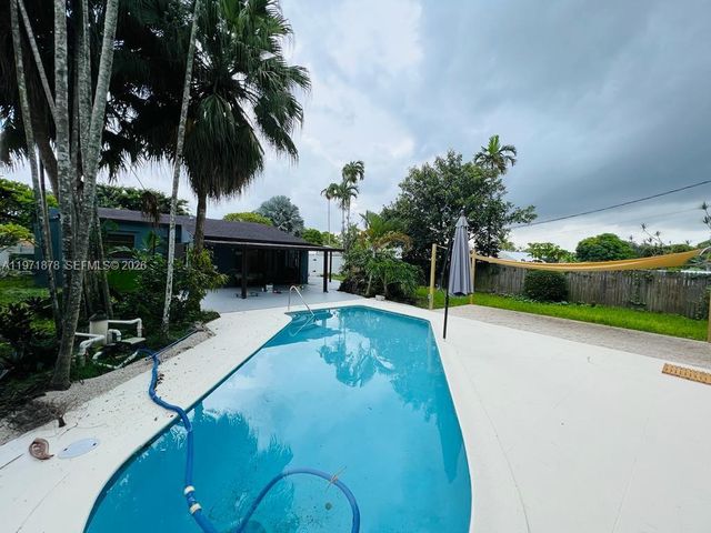 14825 Garden Dr, Miami, FL 33168