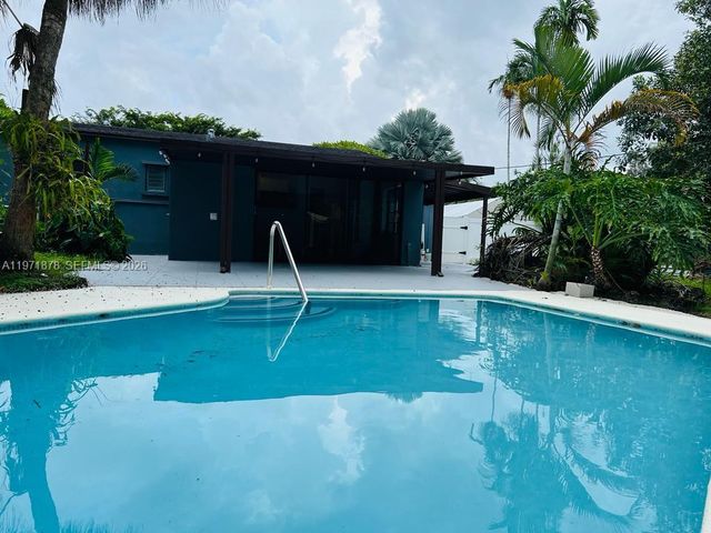 14825 Garden Dr, Miami, FL 33168