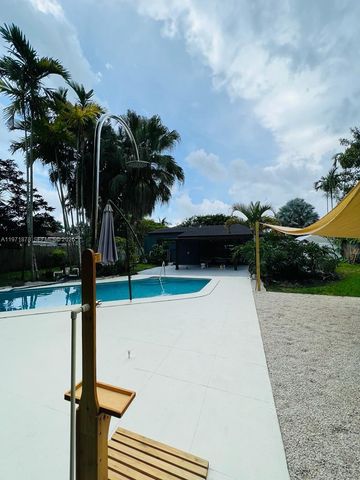 14825 Garden Dr, Miami, FL 33168