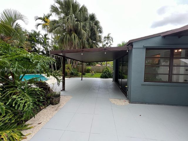 14825 Garden Dr, Miami, FL 33168