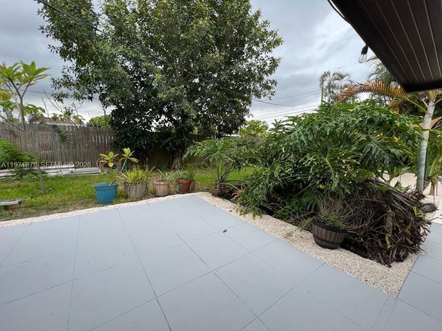 14825 Garden Dr, Miami, FL 33168