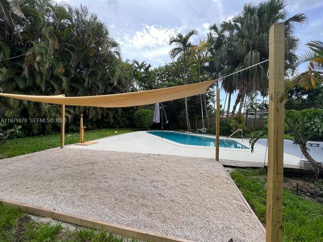 14825 Garden Dr, Miami, FL 33168