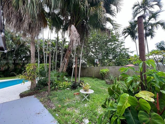 14825 Garden Dr, Miami, FL 33168
