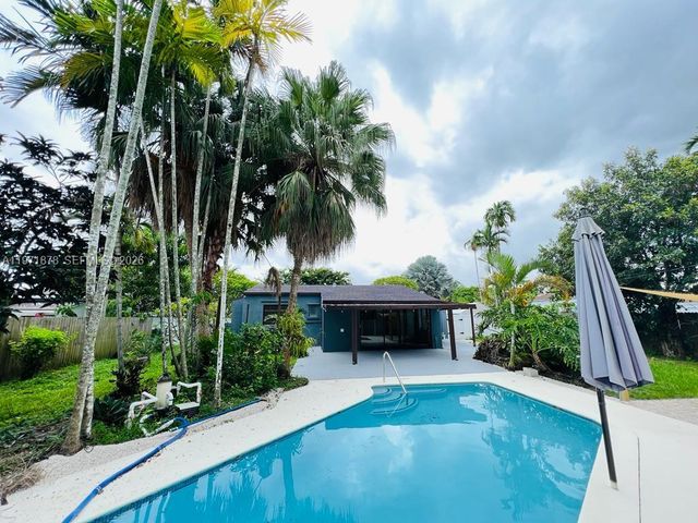 14825 Garden Dr, Miami, FL 33168