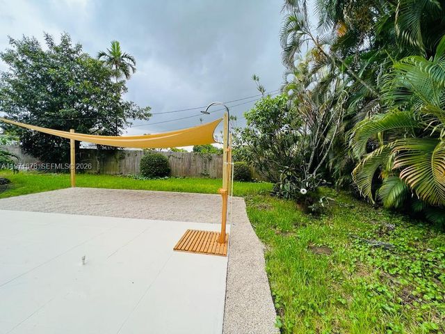 14825 Garden Dr, Miami, FL 33168