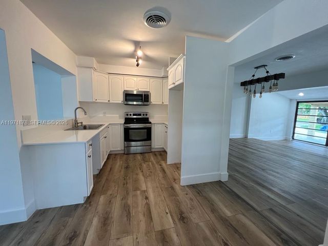 14825 Garden Dr, Miami, FL 33168