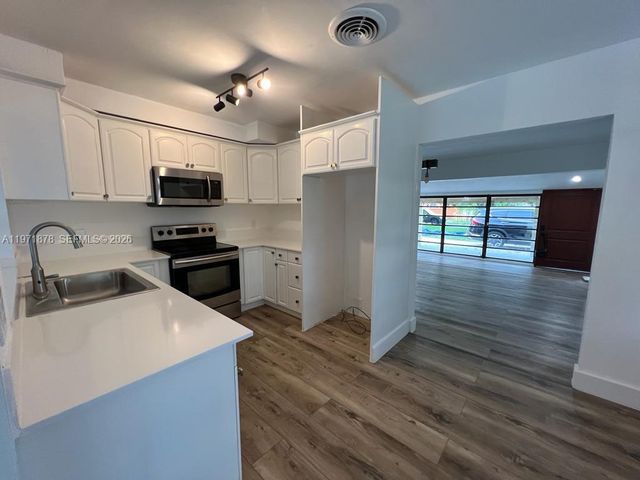 14825 Garden Dr, Miami, FL 33168