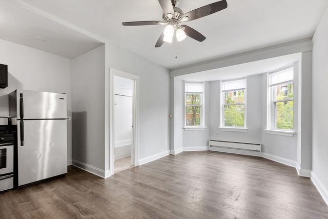 5860 N Kenmore Avenue 104, Chicago, IL 60660