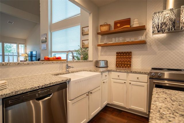 1215 Davis ST, Taylor, TX 76574