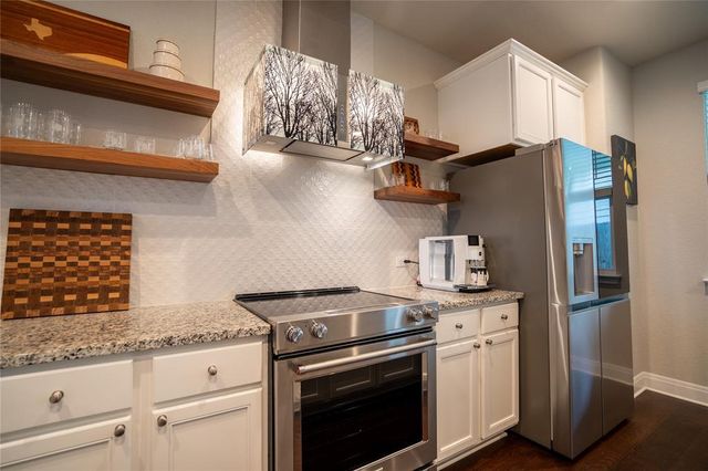 1215 Davis ST, Taylor, TX 76574