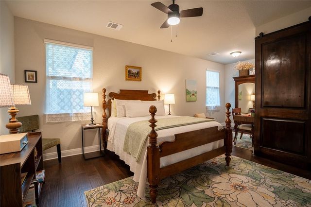 1215 Davis ST, Taylor, TX 76574