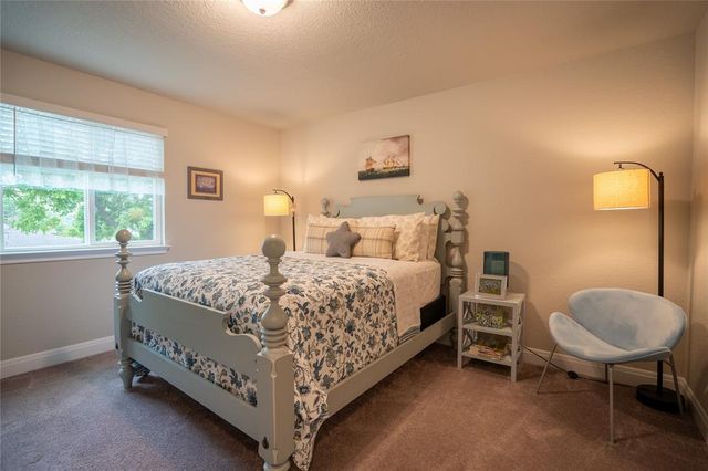 1215 Davis ST, Taylor, TX 76574