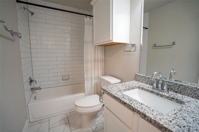 1215 Davis ST, Taylor, TX 76574