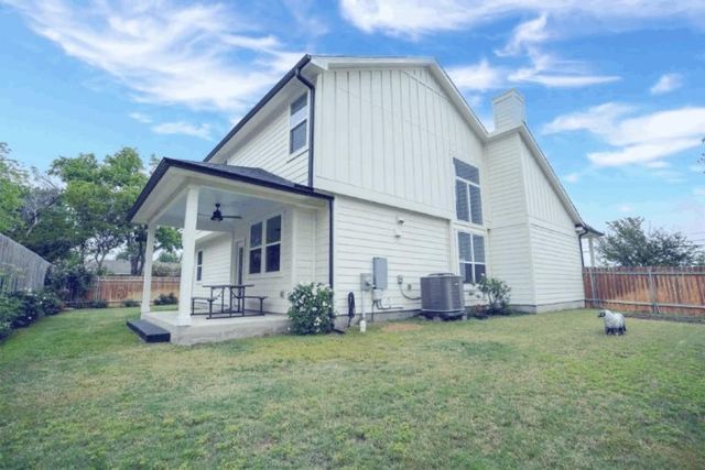 1215 Davis ST, Taylor, TX 76574