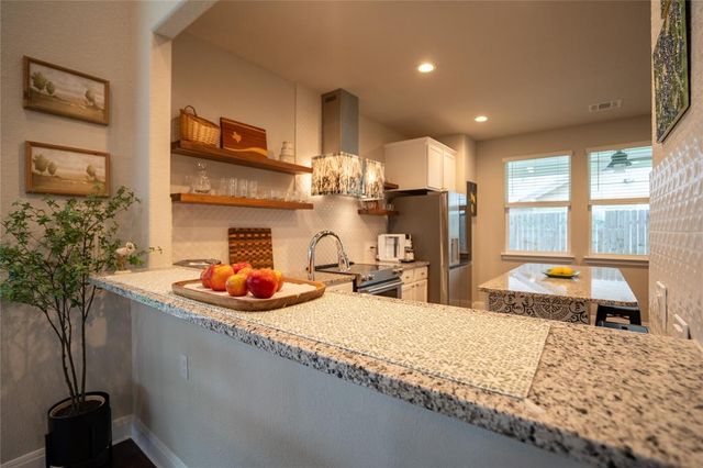 1215 Davis ST, Taylor, TX 76574