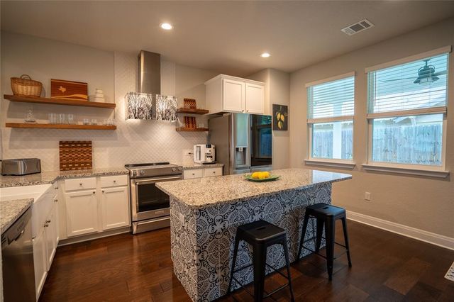 1215 Davis ST, Taylor, TX 76574