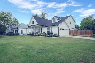 1215 Davis ST, Taylor, TX 76574