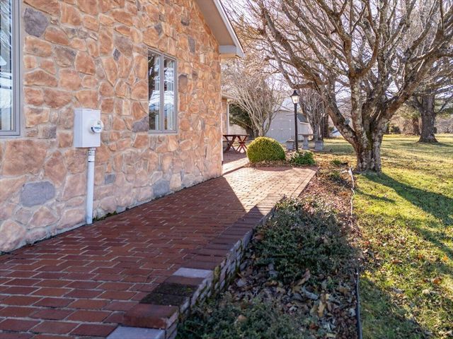 283 Orchard Lake DR, Daleville, VA 24083