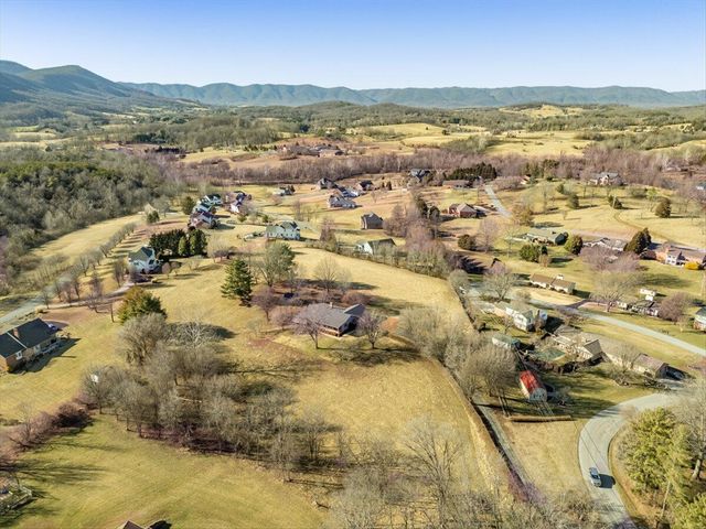 283 Orchard Lake DR, Daleville, VA 24083