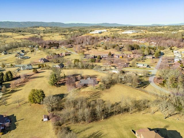 283 Orchard Lake DR, Daleville, VA 24083