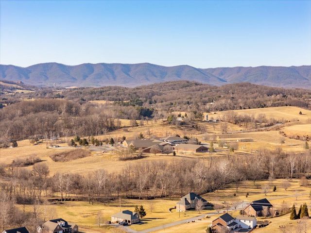 283 Orchard Lake DR, Daleville, VA 24083