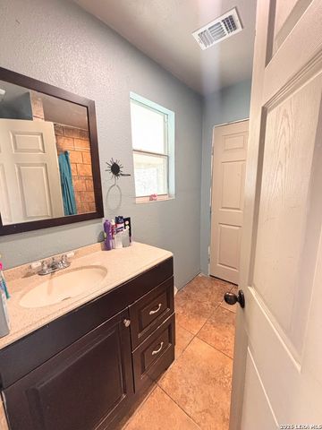 23038 Grand Spring Dr, Elmendorf, TX 78112