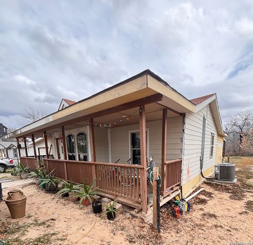 23038 Grand Spring Dr, Elmendorf, TX 78112