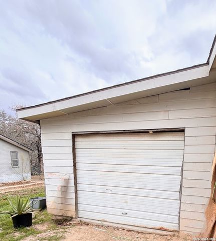 23038 Grand Spring Dr, Elmendorf, TX 78112