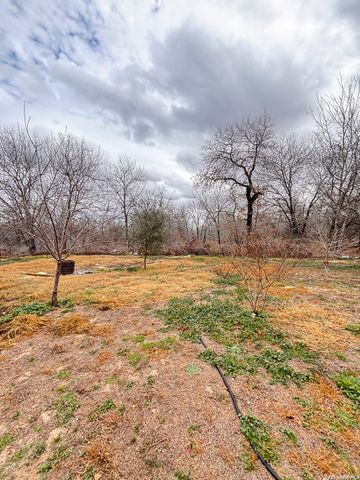 23038 Grand Spring Dr, Elmendorf, TX 78112