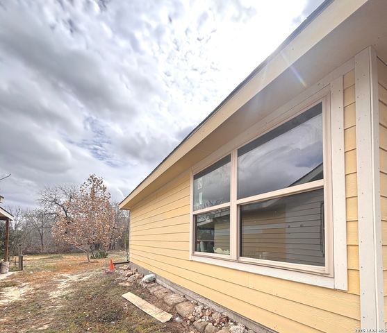 23038 Grand Spring Dr, Elmendorf, TX 78112