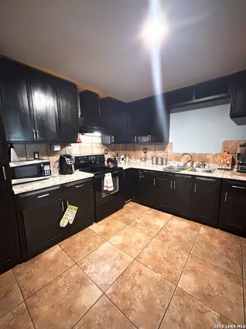 23038 Grand Spring Dr, Elmendorf, TX 78112