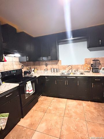 23038 Grand Spring Dr, Elmendorf, TX 78112