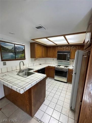 600 Woodmount Drive, Las Vegas, NV 89107