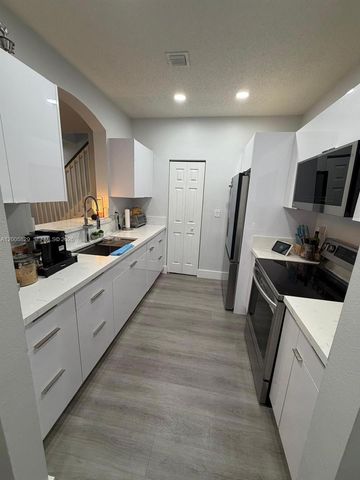 2244 NE 42nd Ave 2244, Homestead, FL 33033