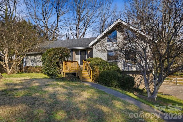 1750 10th Street Court NW, Hickory, NC 28601